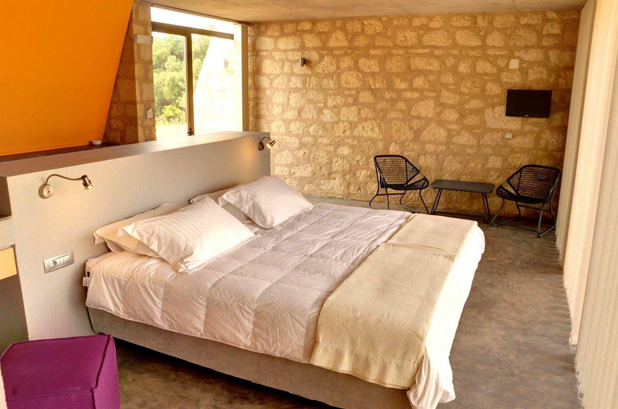 Leivatho Hotel Свороната Экстерьер фото